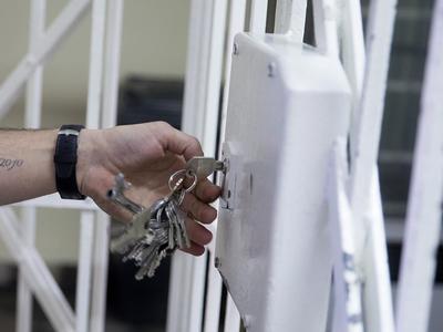 V BiH obsodili hišnika šole na 42 let zapora za trojni umor