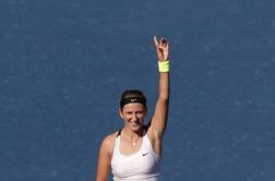 Azarenka v polfinalu Pekinga, Srebotnikova brez finala