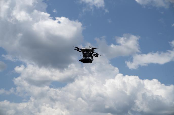 Dron, Droni, Ukrajina, vojna v Ukrajini, Brezpilotni letalnik | Nad oporiščem Kleine-Brogel so v nedeljo zvečer opazili štiri drone.  | Foto Reuters