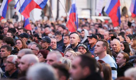 Novomeščani zahtevajo konkretne ukrepe: "Ne odstop, hočemo rešitve." #vŽivo