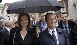 Hollande tarča kritik zaradi tvita svoje partnerke