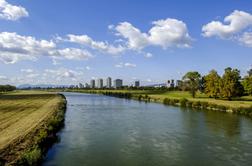 Mati, ki je triletno hčer odnesla v reko Savo, obsojena na 15 let zapora