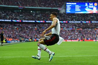 Manchester United z igralcem manj po podaljških do lovorike
