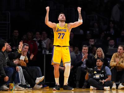 Se Luka Dončić že nocoj vrača po poškodbi?