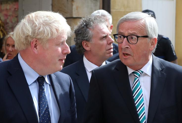 Boris Johnson se je z odhajajočim predsednikom Evropske komisije Jeanom-Claudom Junckerjem srečal v ponedeljek. | Foto: Reuters