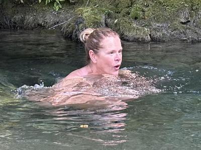 Alenka Bratušek s kolesa v ledeno Kokro