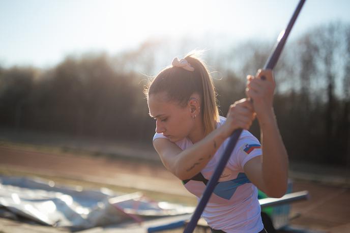 Leja Glojnarič | Leja Glojnarič je prvemu mestu v mnogoboju dodala še četrto mesto v skoku v daljino. | Foto Žiga Korenčan/Zsis.si