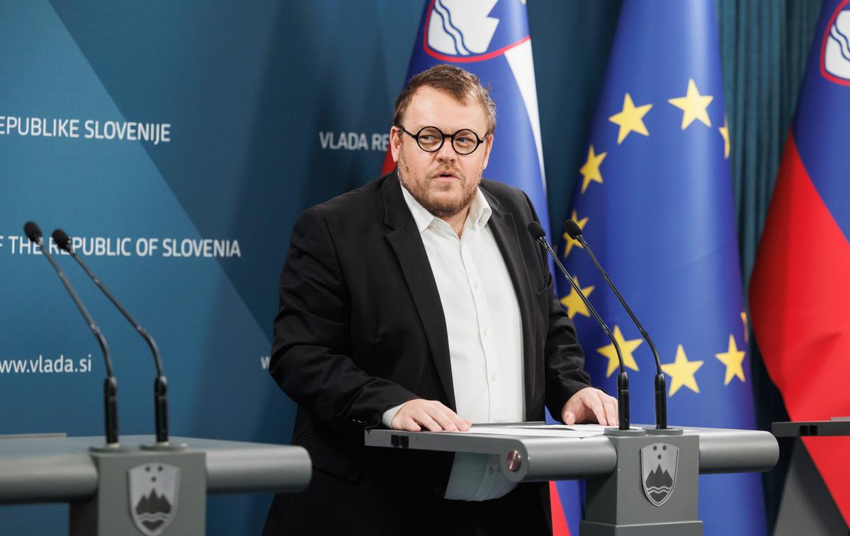 Simon Maljevac | Po ministrovih besedah centri "odločbe dnevno izdajajo, številka dnevno narašča, teh je ta trenutek že več deset". | Foto STA