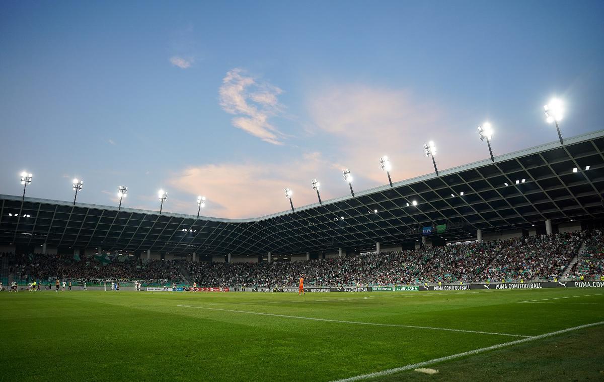 Stožice | Upravljavec Športnega parka Stožice je objavil nov poziv zainteresiranim izvajalcem za oddajo ponudb za javno naročilo za gradbeno obnovo nogometnega igrišča. | Foto www.alesfevzer.com