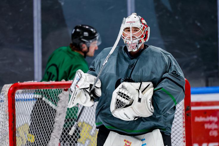  Dustin Tokarski, ki je na zadnji tekmi rednega del debitiral v vratih Olimpije, bo začel torkovo tekmo. | Foto: Aleš Fevžer