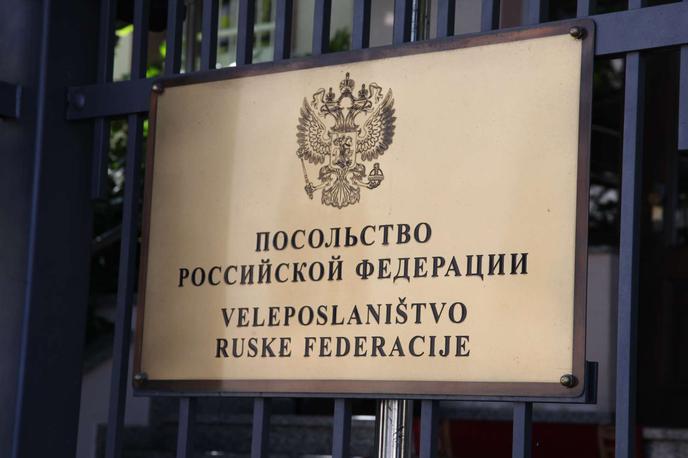 Rusko veleposlaništvo | Slovenija bo s partnericami in zaveznicami v sodelovanju z Mednarodnim kazenskim sodiščem (ICC) storila vse, da bodo storilci odgovarjali za te grozljive zločine, so poudarili na ministrstvu za zunanje zadeve. | Foto STA