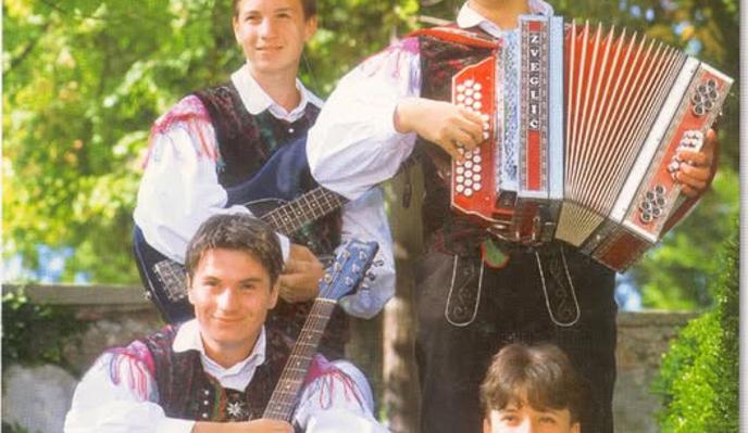 Prepoznate ta narodnozabavni ansambel? Tako so bili videti pred 25 leti.