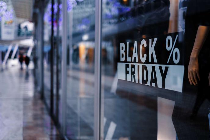 Črni petek | Črni petek ali black friday, ameriški nakupovalni praznik, ki se je v zadnjih letih razširil v druge dele sveta, tudi v Slovenijo, ob velikih popustih predvsem pri nakupovanju prek spleta praviloma prinaša tudi potencialna velika tveganja.  | Foto Shutterstock