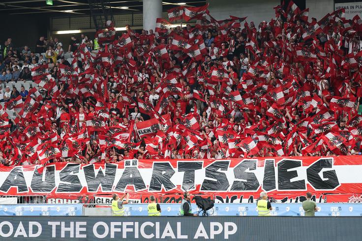 Avstrijci so v Stožicah računali na glasno podporo navijačev. | Foto: www.alesfevzer.com