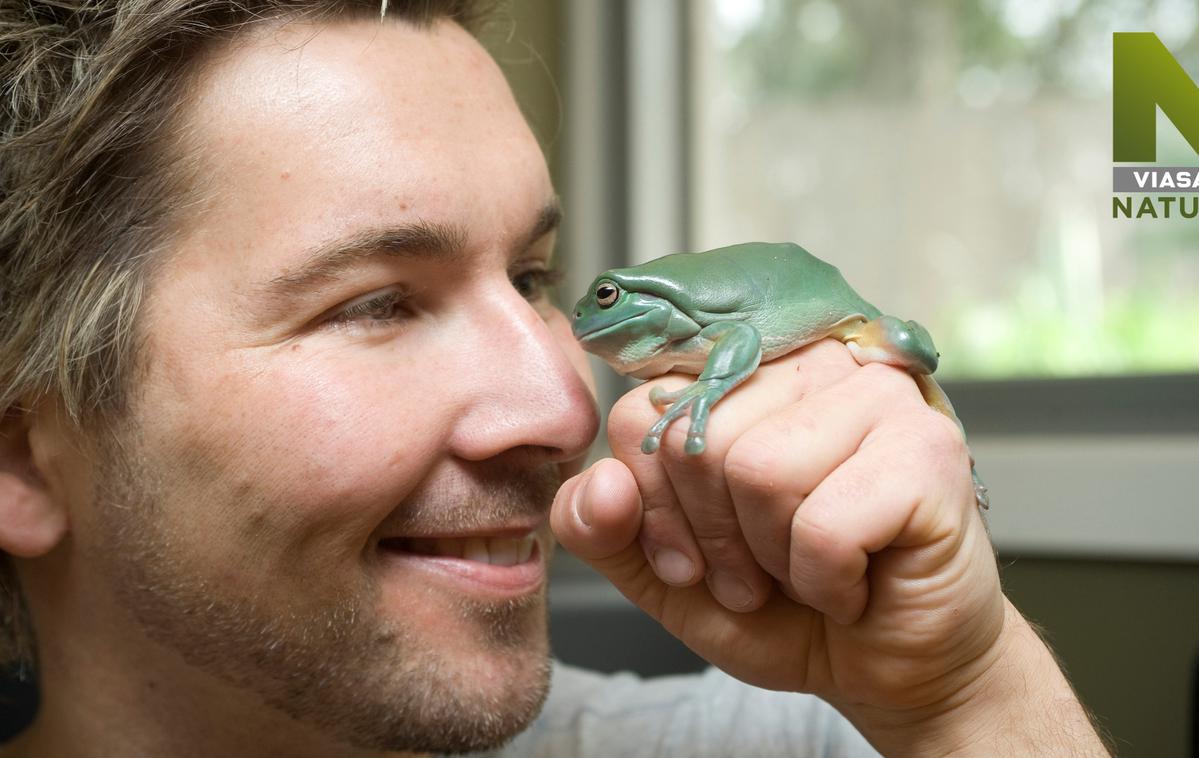 November na Viasat Nature | Zoolog Chris Humfrey vam bo v dokumentarni seriji Divji svet Chrisa Humfreya predstavil svoje zanimivo življenje in z njo prinesel naravni svet naravnost v vase domove.  | Foto ITV Global