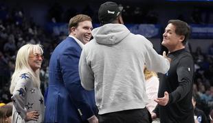 Lastnika Dallasa vreščala ob velikem jackpotu NBA kot najstnici na koncertu Taylor Swift