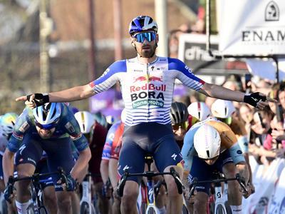 Van Aertovo dirko pokvarila predrta guma, Govekar spet med najboljšimi