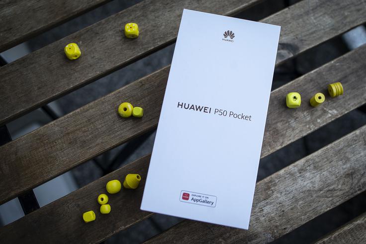 V zavojčku najdemo med drugim tudi polnilec, ki podpira hitro 40-vatno polnjenje.  | Foto: Ana Kovač