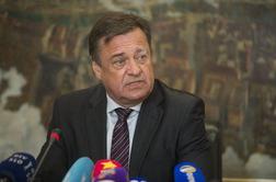"Lahko me le priprejo ... Trdim, da si tega nihče ne upa narediti."