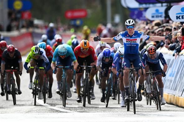 Luka Mezgec Groenewegnu pomagal do tretjega mesta