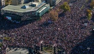 Izreden prizor iz Srbije: Na ulice okoli sto tisoč ljudi #video