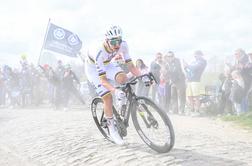 Tadej Pogačar po velikem kaosu blizu zgodovini, ostaja le še en tekmec #vŽivo