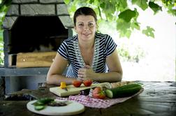 Kmetija ob Kolpi stavi na domačnost in belokranjske kulinarične dobrote #video