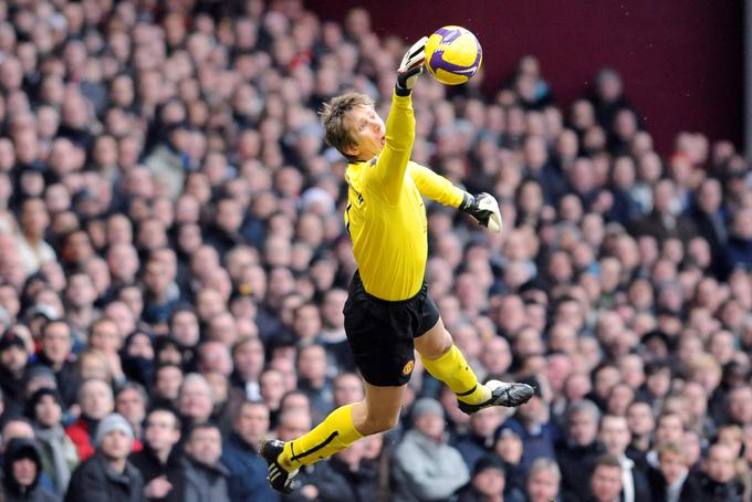Edwin van der Sar je v karieri z velikim uspehom branil za Manchester United. | Foto: Reuters