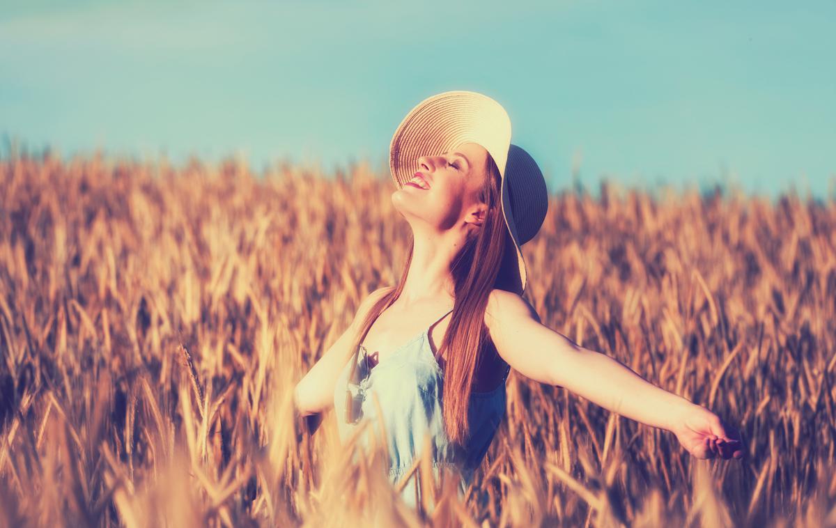 ženska dobro počutje travnik narava poletje zdravje | Foto Getty Images