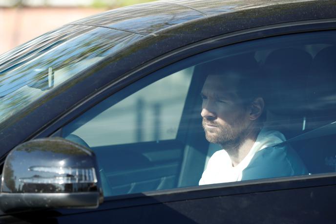 Lionel Messi | Takole se je v vadbeni center Barcelone pripeljal Lionel Messi. | Foto Reuters