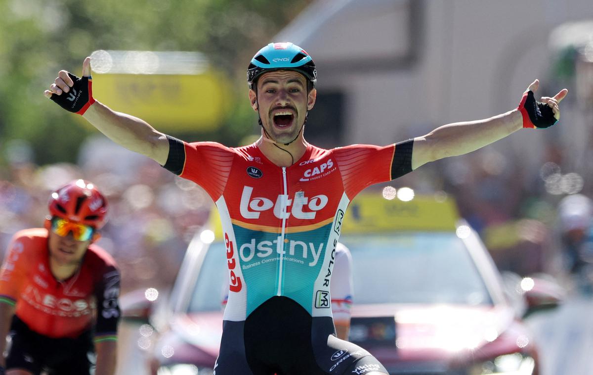 vic | Victor Campenaerts se veseli prve etapne zmage na francoskem Touru. 