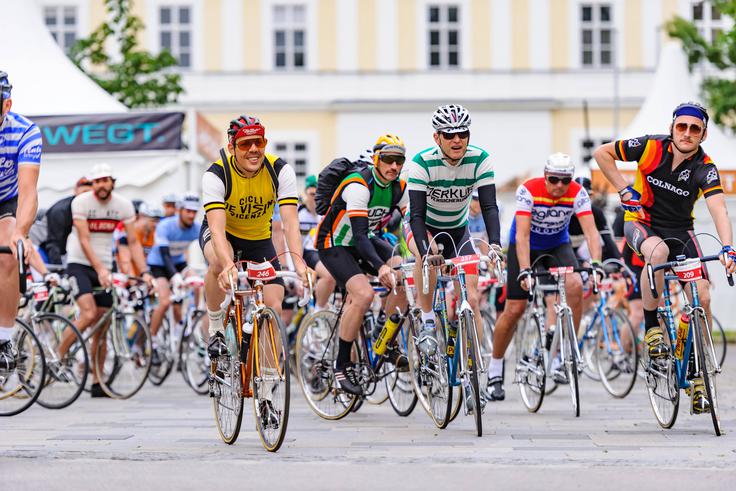 Dvakrat je osvojil naslov svetovnega prvaka v ti. vintage kolesarstvu, kjer tekmovalci dirkajo na starih kovinskih kolesih.  | Foto: Guliverimage/Vladimir Fedorenko