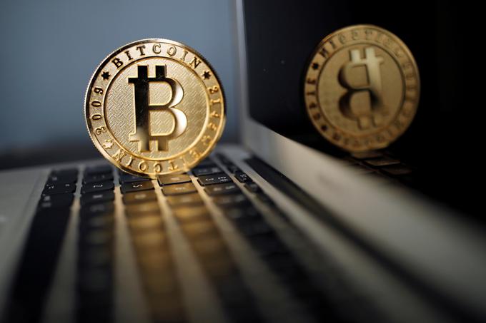 Bitcoin je danes dosegel nov rekord - cena kriptovalute je prvič prebila 18 tisoč ameriških dolarjev.  | Foto: Reuters