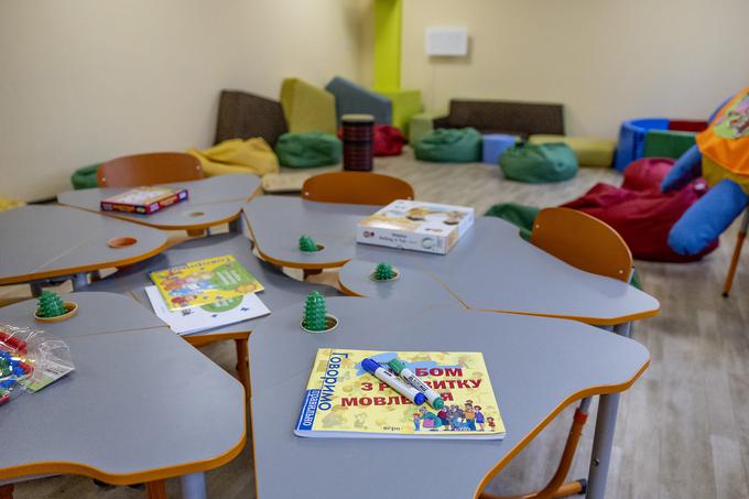 Soba za učence s posebnimi potrebami, kjer se lahko skoncentrirajo in umirijo.  | Foto: Ana Kovač
