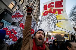 Agenti ICE pridržali dveletno deklico