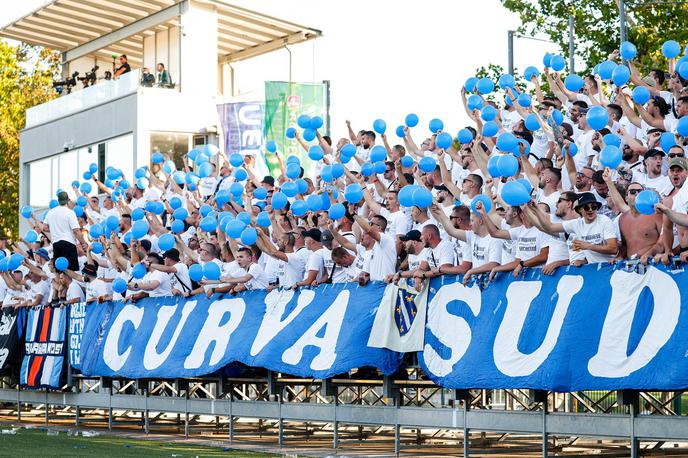 Koper Željezničar | Navijači Željezničarja, ki so se izkazali na prvi tekmi v Sarajevu, so prišli v Koper v velikem številu. | Foto Aleš Fevžer