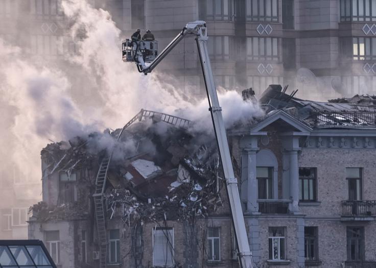 Iz Ukrajine tokrat ne poročajo o žrtvah ali večji materialni škodi. Prizor je nastal med enim od prejšnjih napadov Rusije na ukrajinska mesta.  | Foto: Reuters