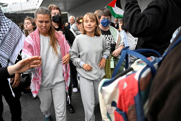 Greta Thunberg O nasilju je poročala tudi švedska aktivistka Greta Thunberg, ki se je zapletla v nov besedni spor s predsednikom ZDA, potem ko je ta podal žaljive pripombe. | Foto: Reuters