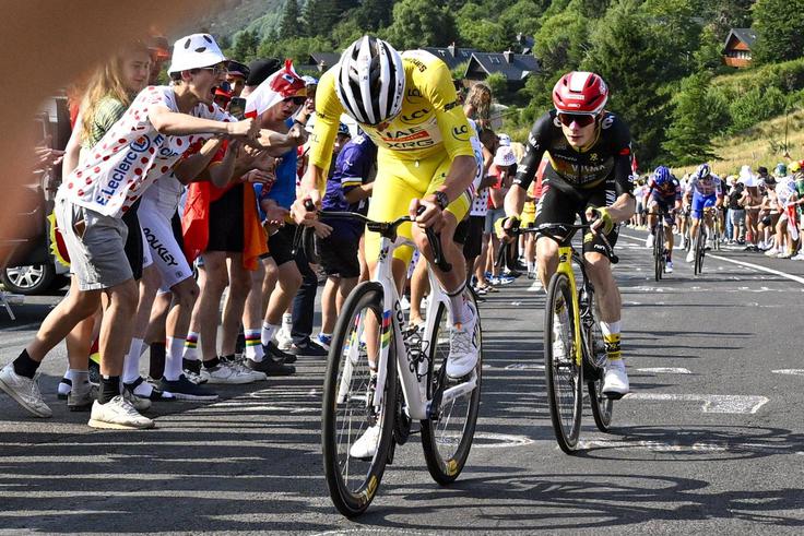 Armstrong je fasciniran nad načinom, kako Pogačar napada na klancih. | Foto: Guliverimage
