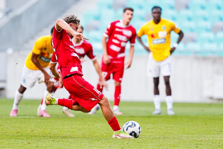  Emir Saitoski je z bele pike zadel za izenačenje na 1:1. | Foto: Aleš Fevžer