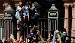 Fenomen Maradona: Ljudje plezajo čez ograje, bojimo se katastrofe