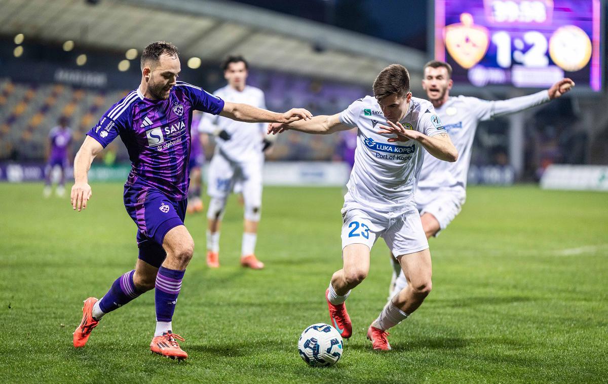 Maribor Koper | Koprčani so prvi polčas derbija kroga v Mariboru dobili z 2:1, nato pa so prevlado prevzeli gostitelji in zmagalin kar s 4:2. | Foto Jure Banfi