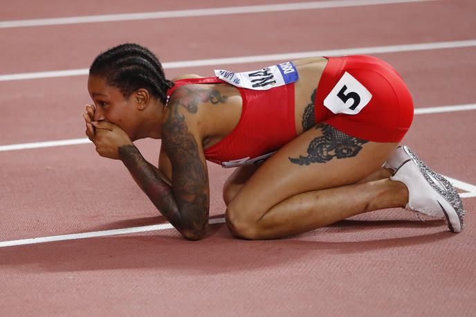 Salwa Eid Naser | Salwa Eid Naser po prihodu v cilj finala teka na 400 metrov na svetovnem prvenstvu v Dohi ni mogla verjeti, kaj ji je uspelo. | Foto Reuters