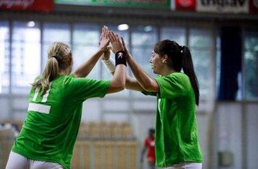 Derbi začelja rokometašicam Izole