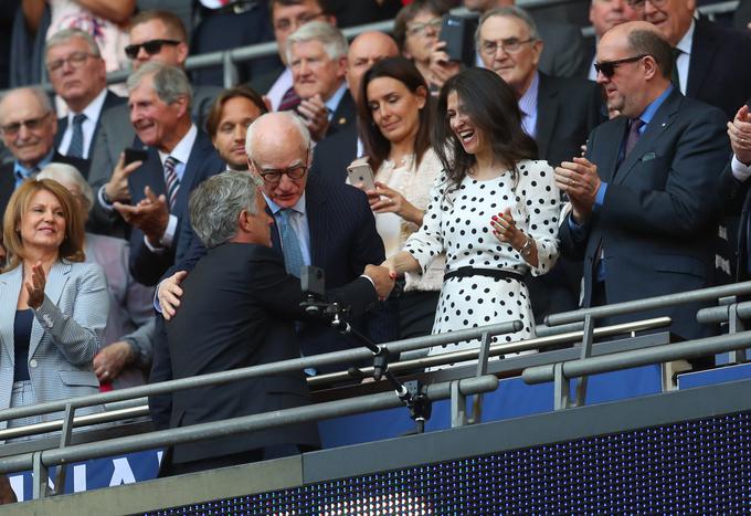 S Josejem Mourinhom, ki je v svojem drugem obdobju pri Chelseaju osvojil dvojno krono leta 2015, se je odlično razumela. | Foto: Getty Images