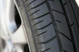 Naročila gradbena dela in pnevmatike, pa nič plačala