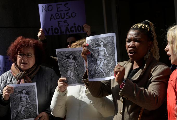 "To ni spolna zloraba, to je posilstvo" je geslo protestov. | Foto: Reuters
