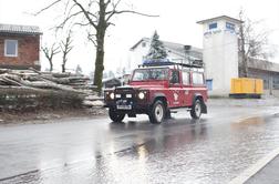 Od petka na terenu okoli 30.000 gasilcev, gozdovom sedaj grozi veter