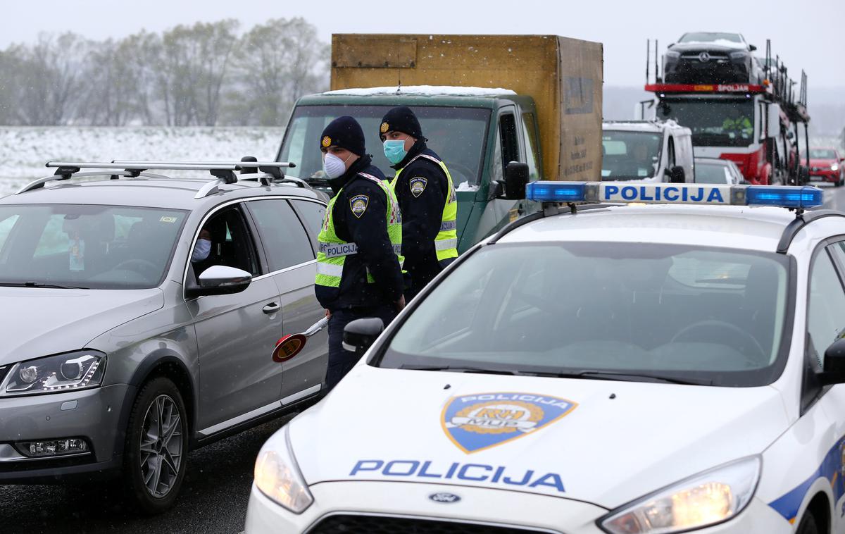 Hrvaška policija koronavirus | Po prvih podatkih sta trčila kombi in osebno vozilo. Fotografija je simbolična.  | Foto Reuters