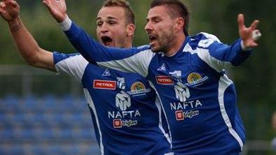 Kitajec Benko doma s počeno fibulo